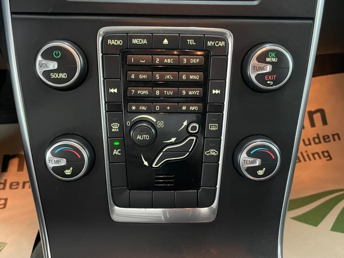 Grå Volvo V60 fra 2011