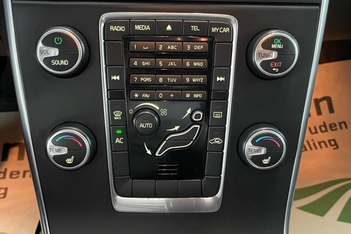 Grå Volvo V60 fra 2011