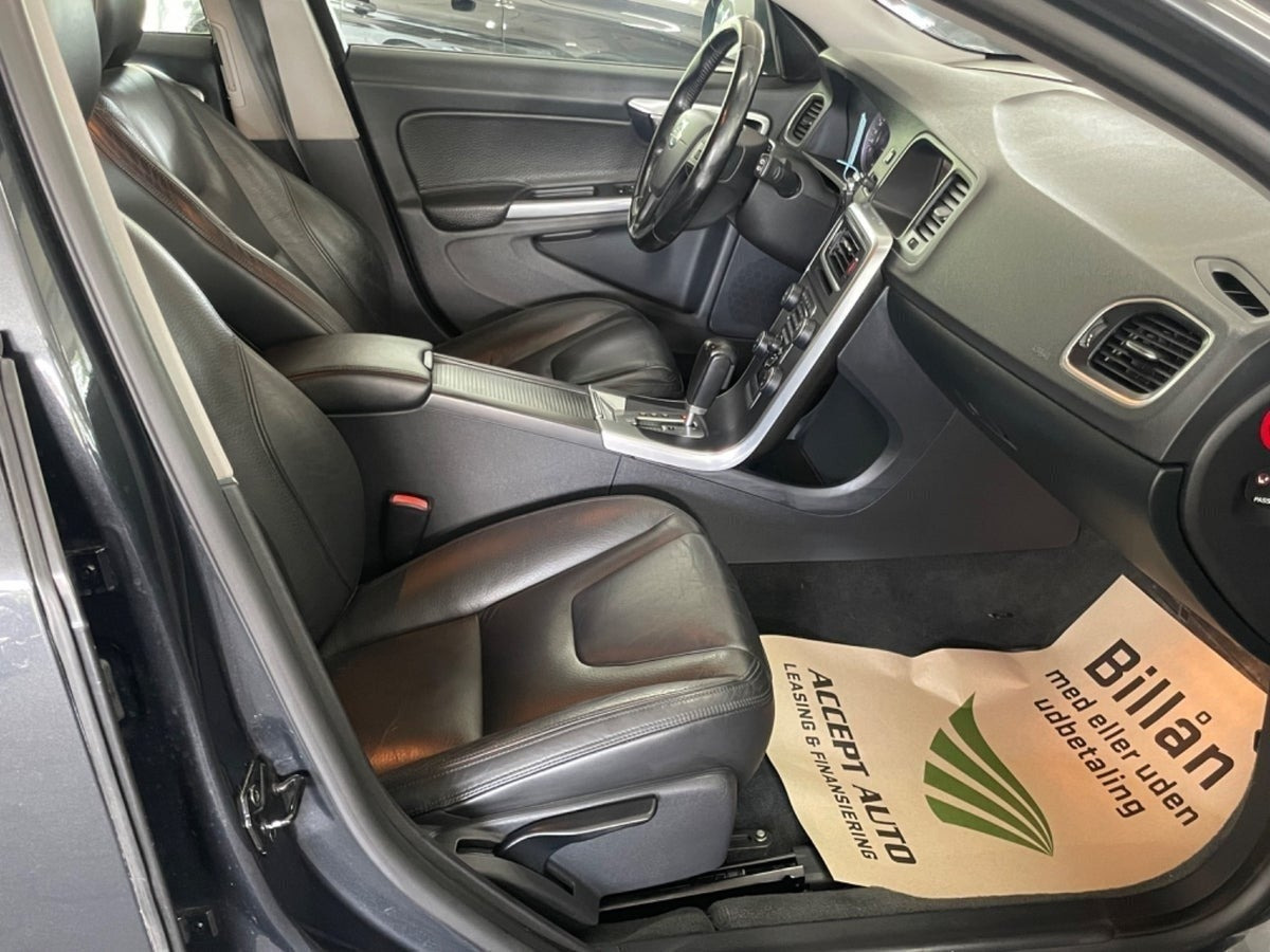 Grå Volvo V60 fra 2011