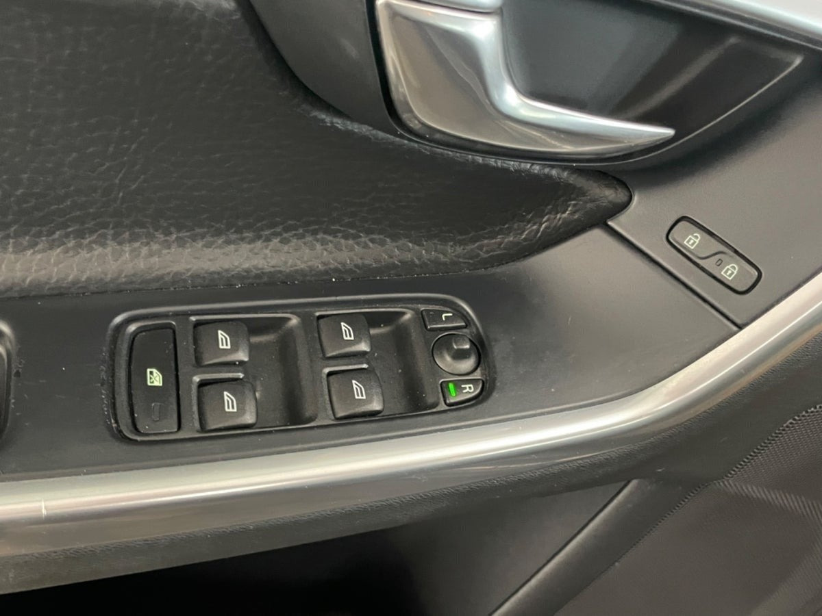 Grå Volvo V60 fra 2011