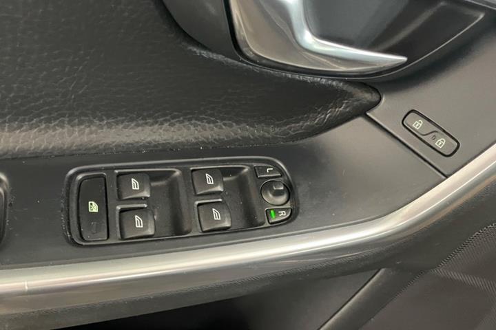 Grå Volvo V60 fra 2011