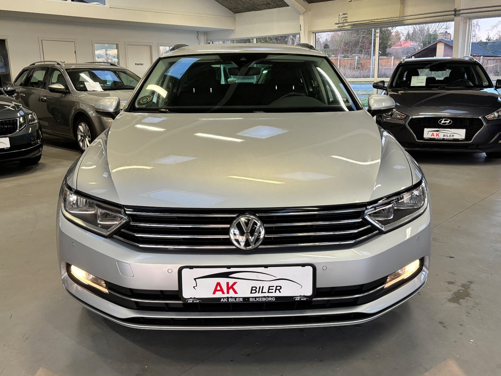 Grå VW Passat fra 2018
