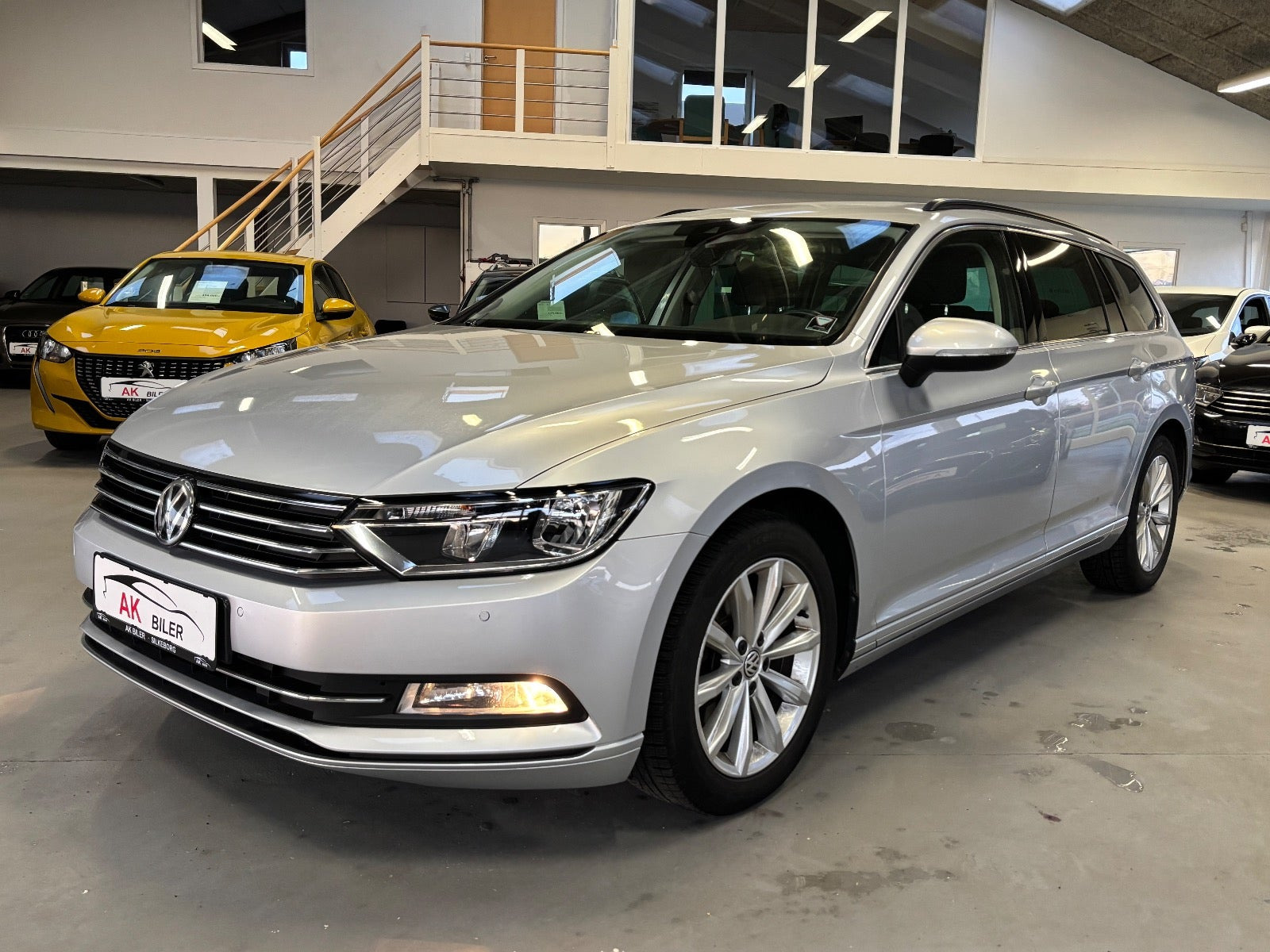 Grå VW Passat fra 2018