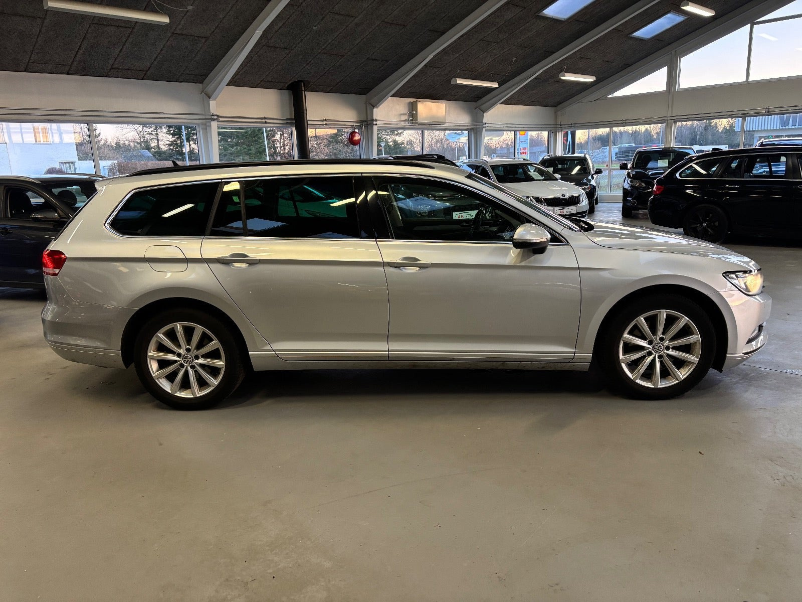 Grå VW Passat fra 2018