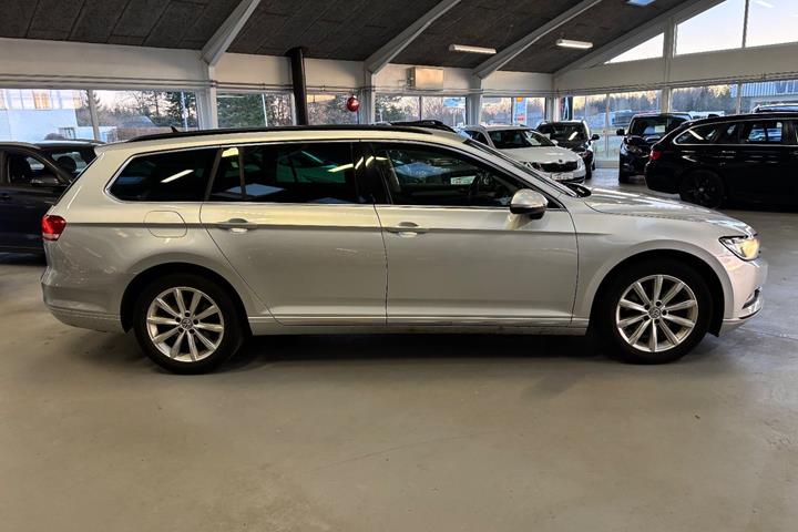Grå VW Passat fra 2018