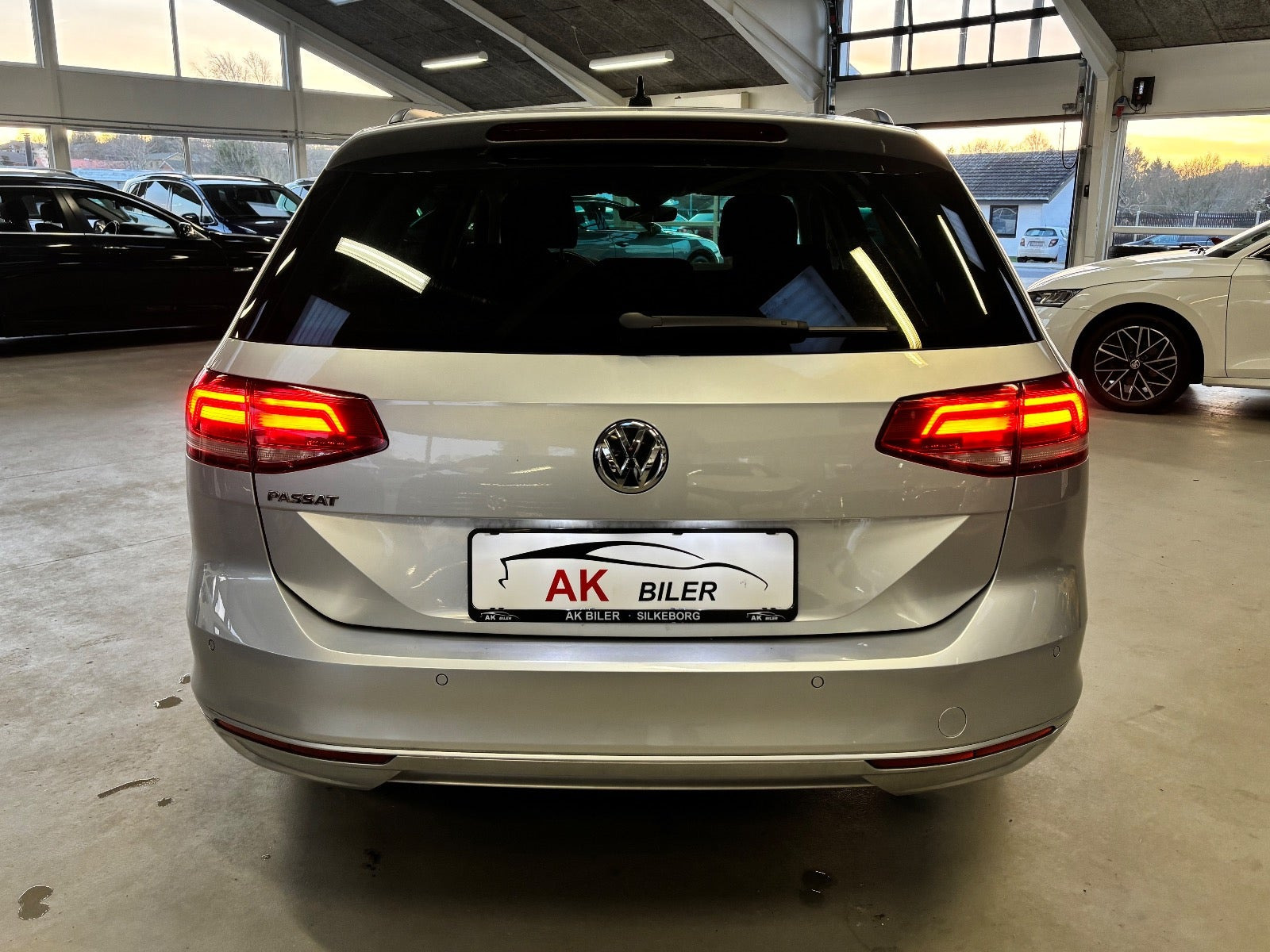 Grå VW Passat fra 2018