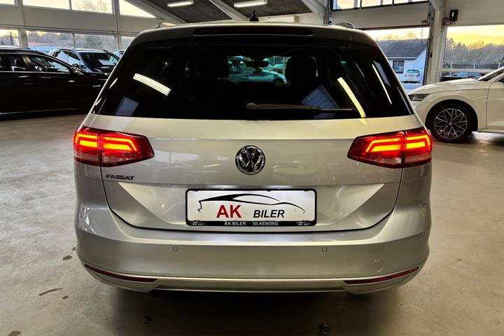 Grå VW Passat fra 2018