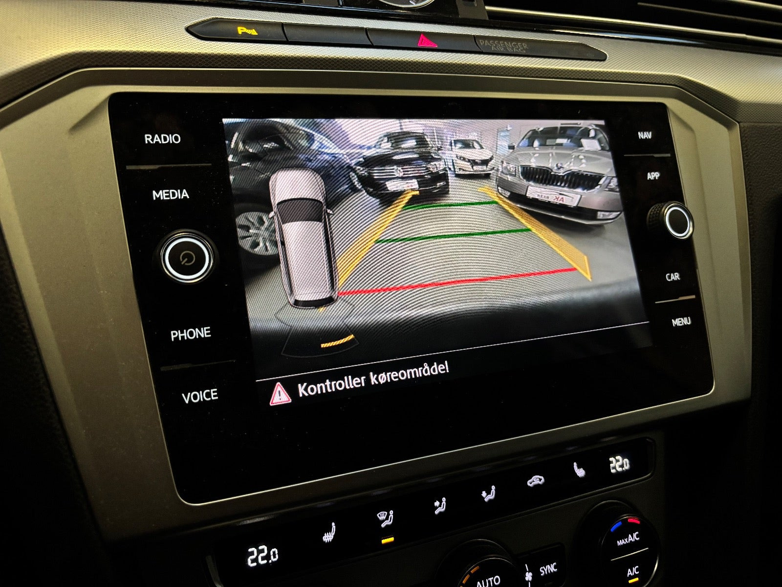 Grå VW Passat fra 2018