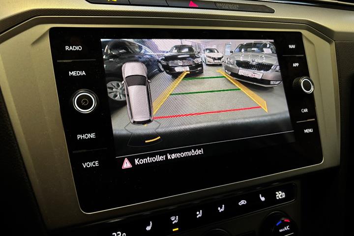 Grå VW Passat fra 2018