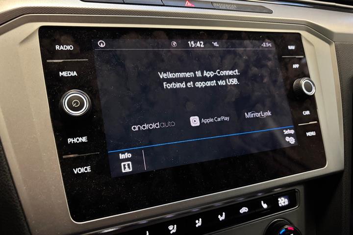 Grå VW Passat fra 2018