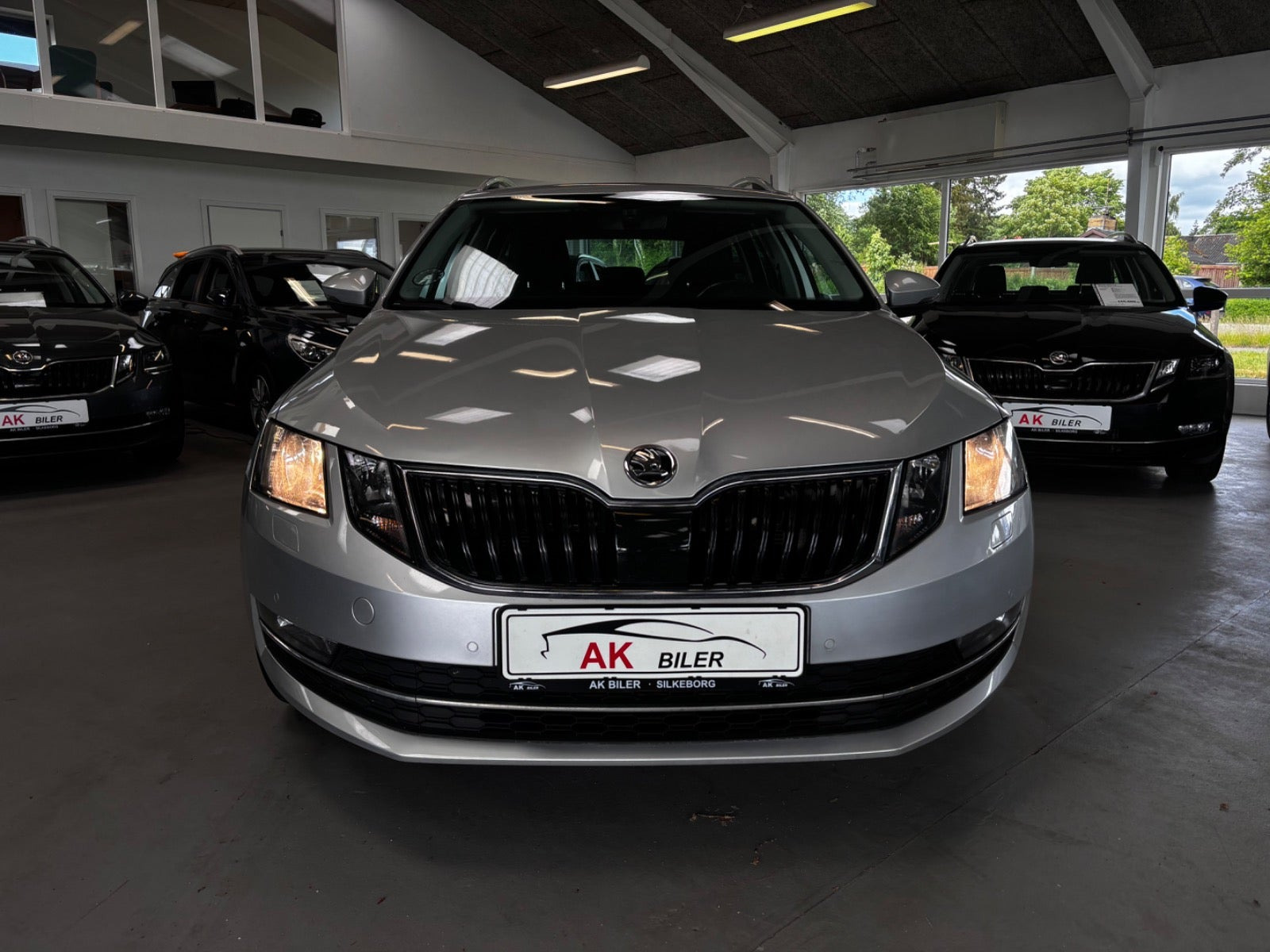 Grå Skoda Octavia fra 2018