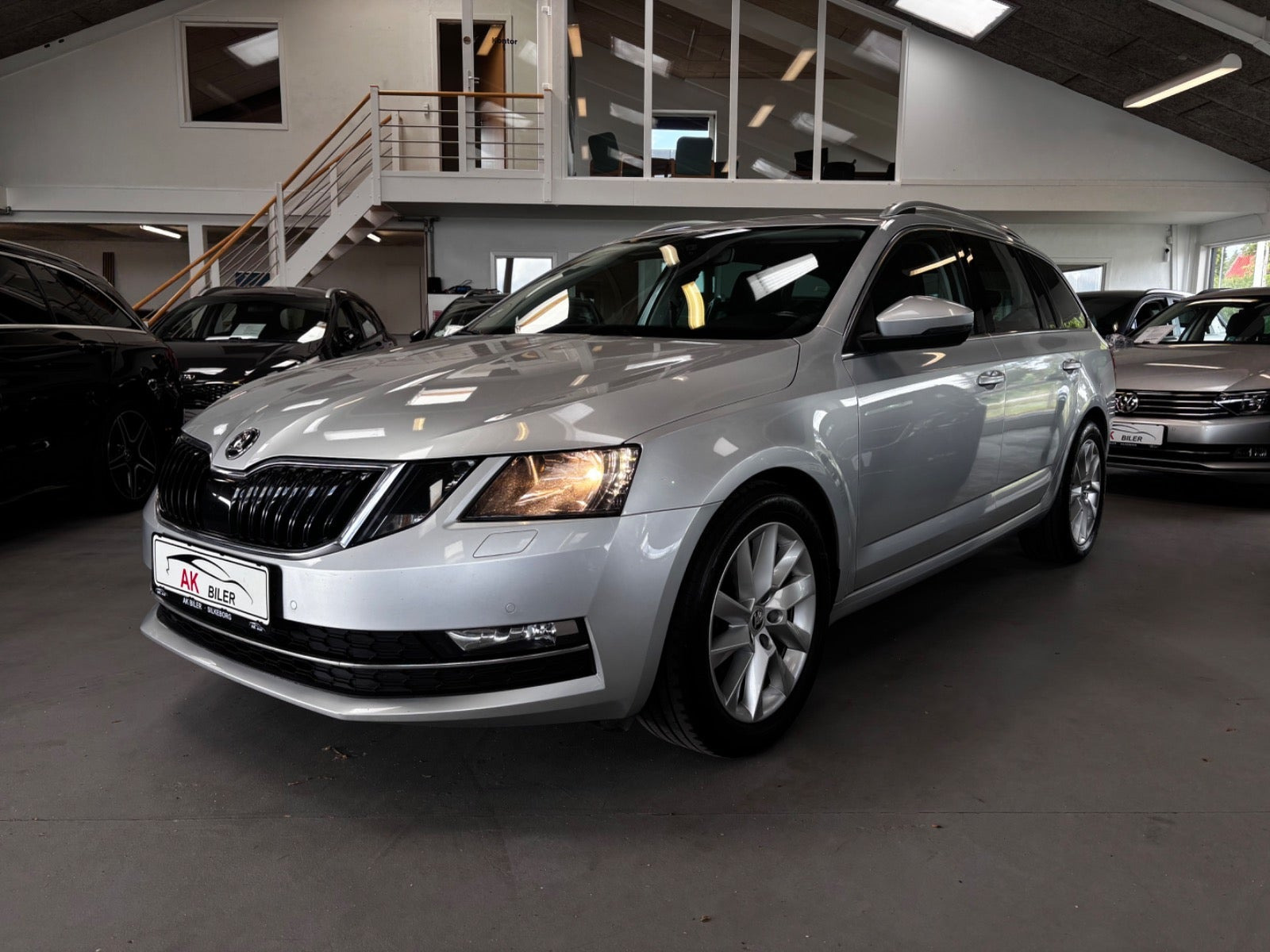 Grå Skoda Octavia fra 2018