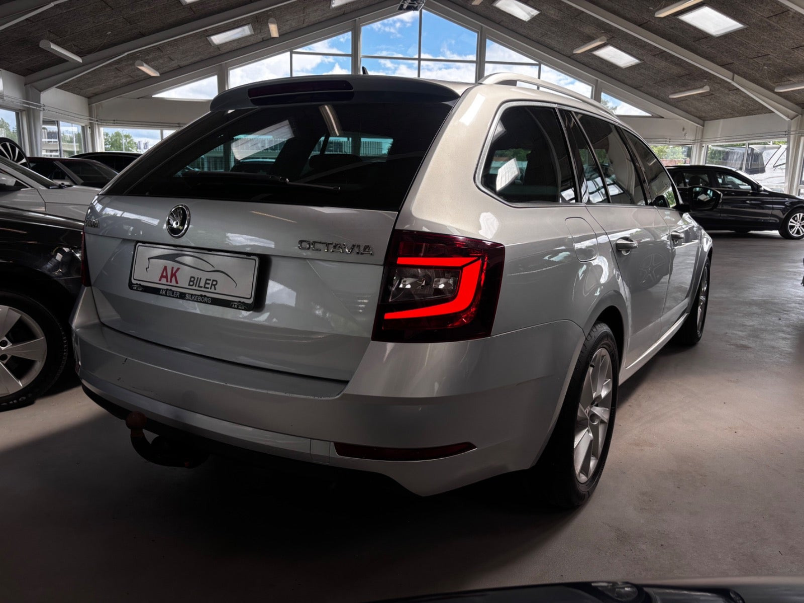 Grå Skoda Octavia fra 2018