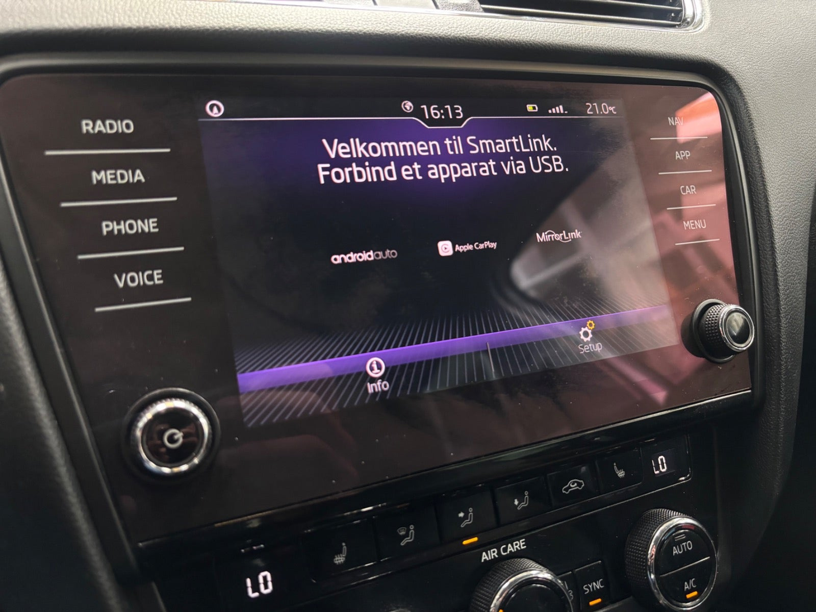 Grå Skoda Octavia fra 2018