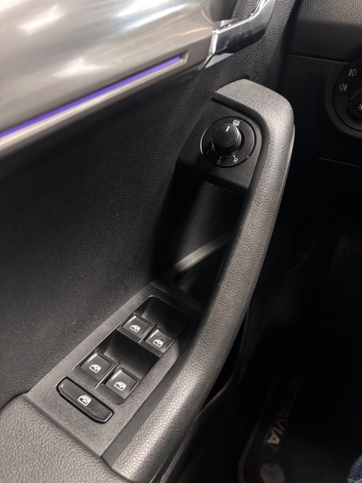 Grå Skoda Octavia fra 2018