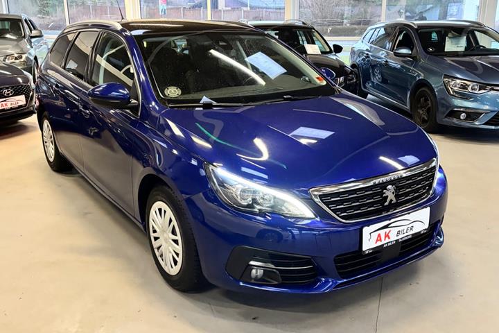 Blå Peugeot 308 fra 2020