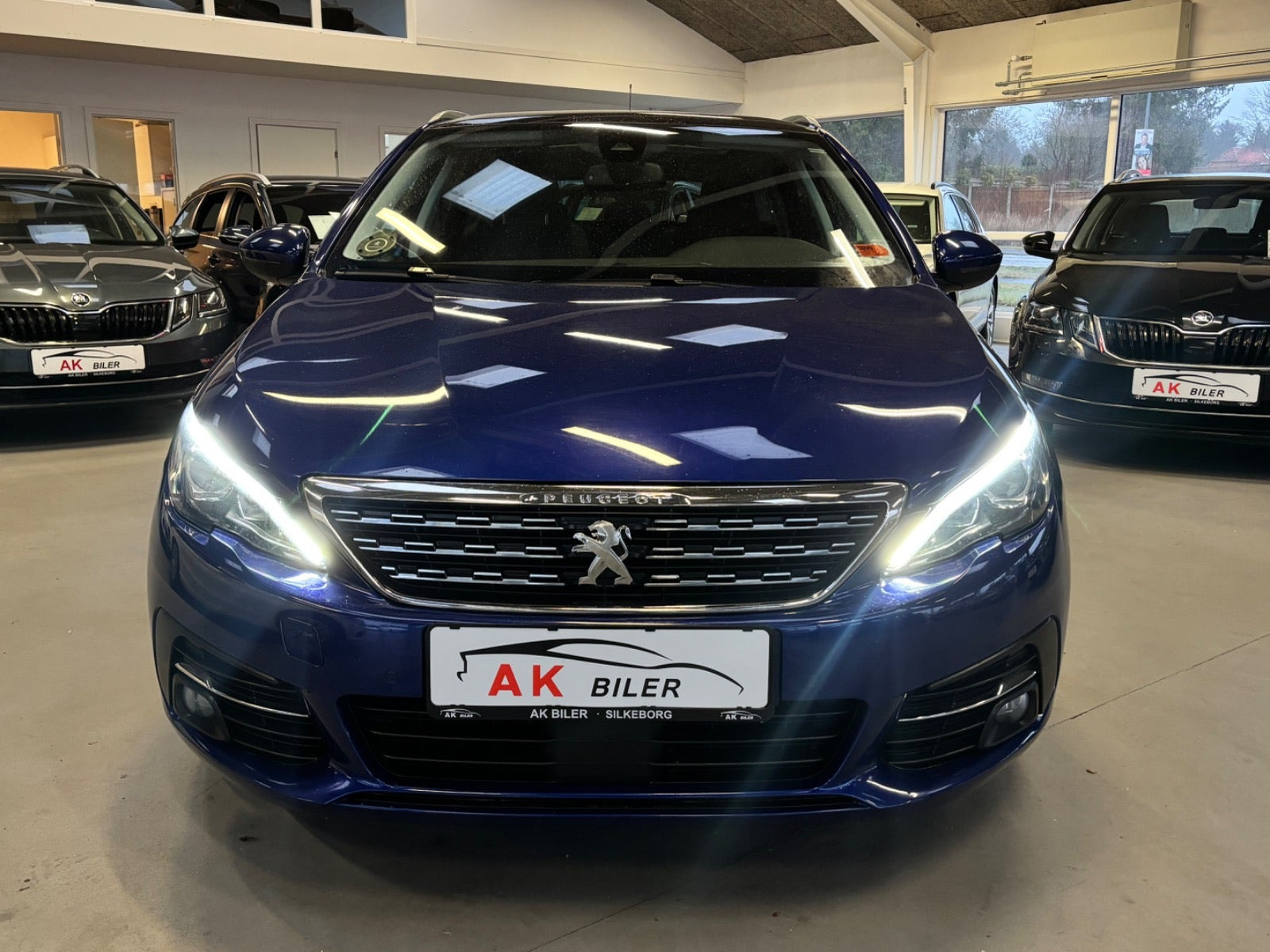 Blå Peugeot 308 fra 2020