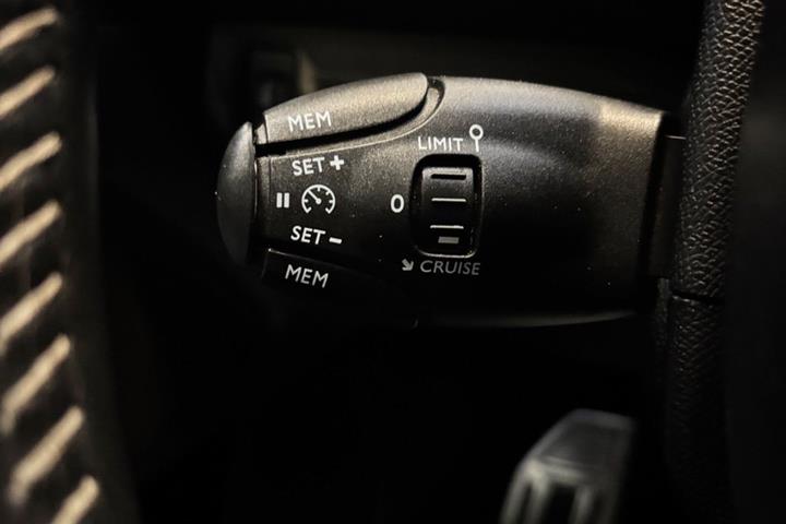 Blå Peugeot 308 fra 2020