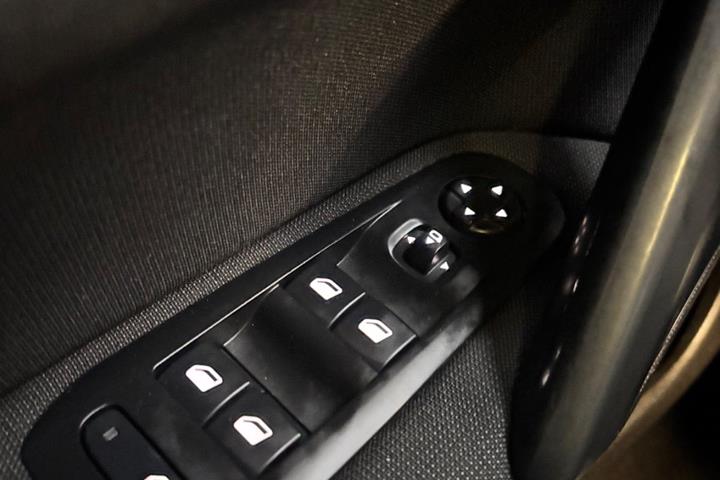 Blå Peugeot 308 fra 2020