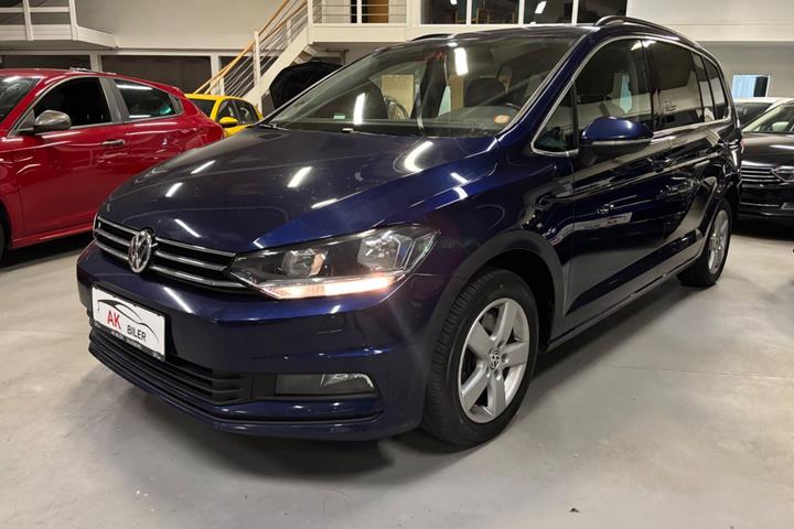 Blå VW Touran fra 2019