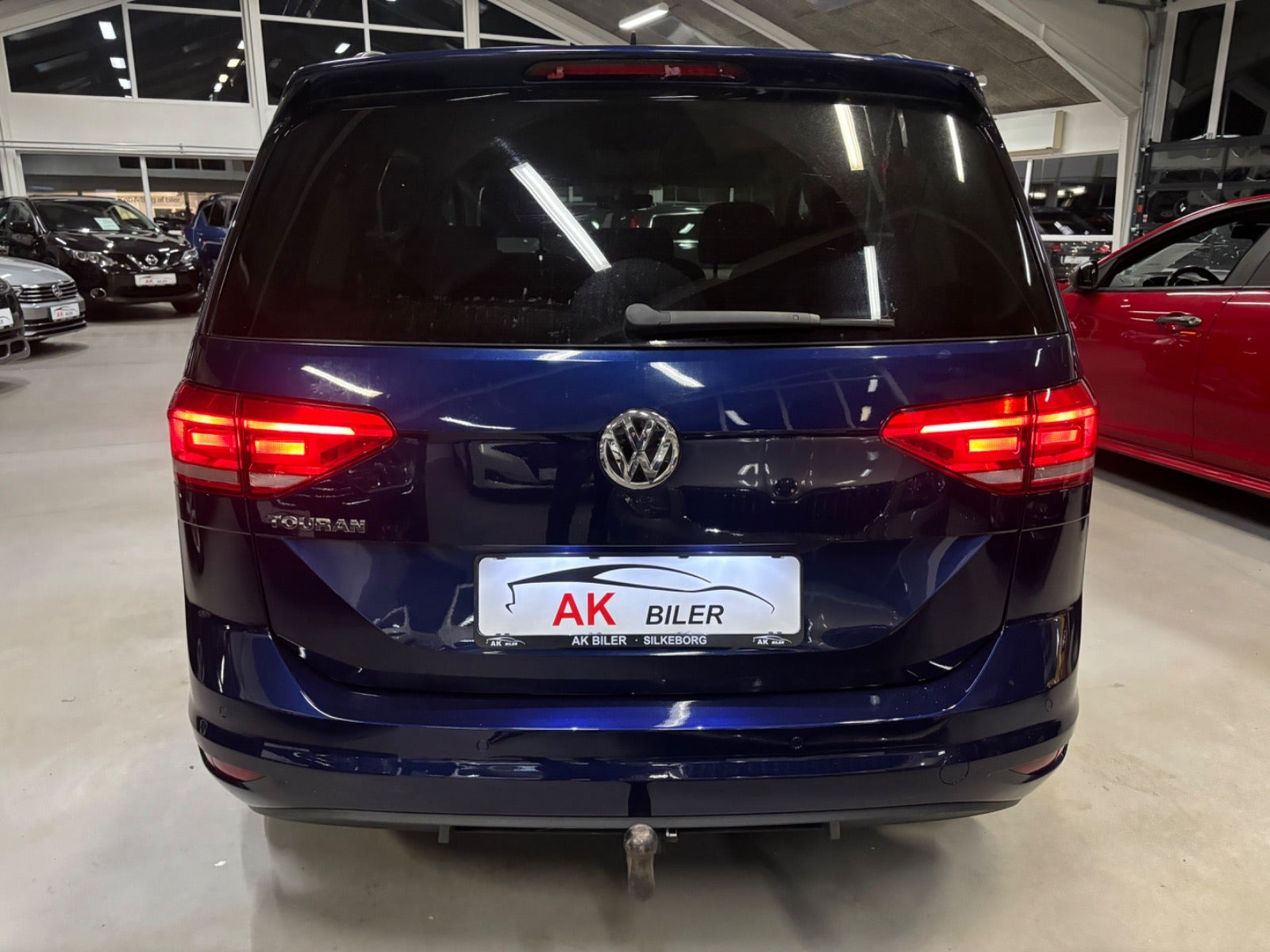 Blå VW Touran fra 2019