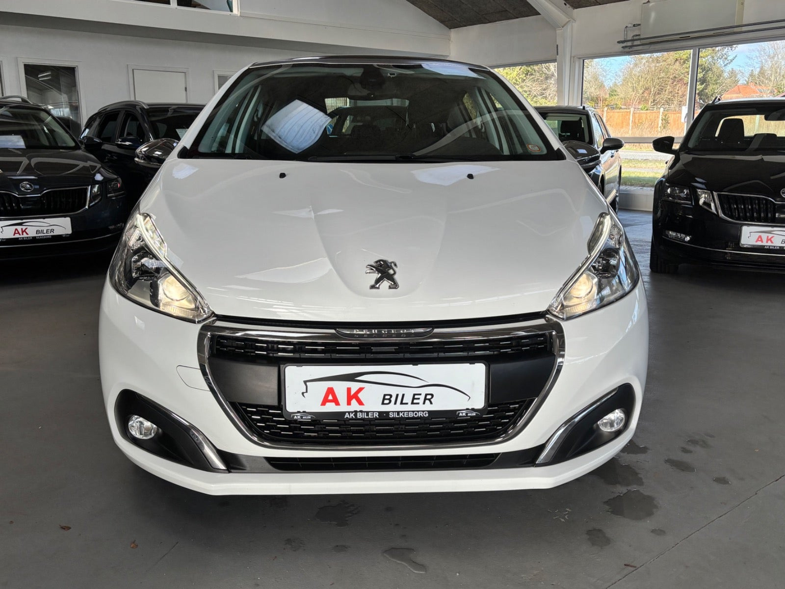 Hvid Peugeot 208 fra 2017