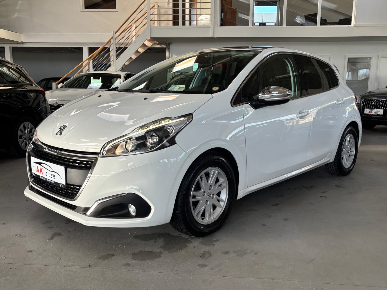 Hvid Peugeot 208 fra 2017