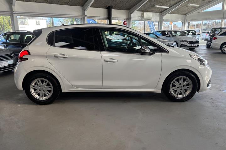 Hvid Peugeot 208 fra 2017