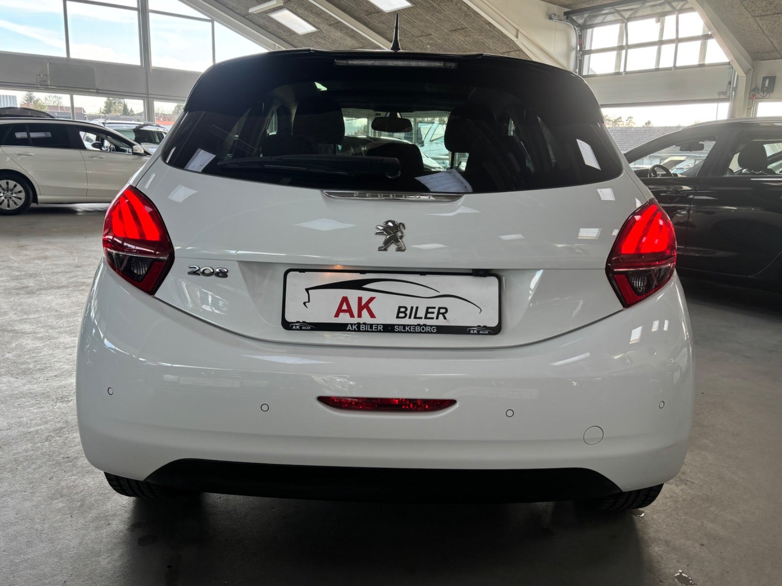 Hvid Peugeot 208 fra 2017