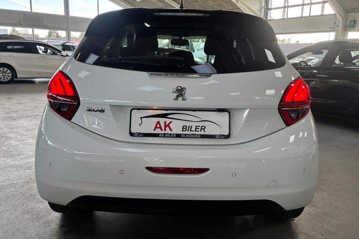Hvid Peugeot 208 fra 2017