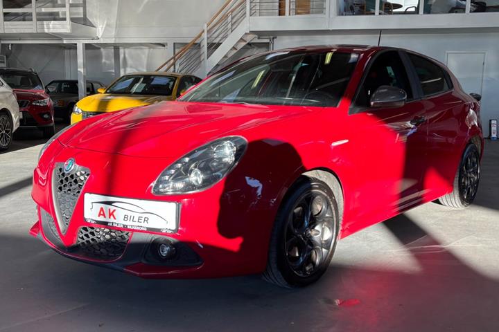 Grå Alfa Romeo Giulietta fra 2017