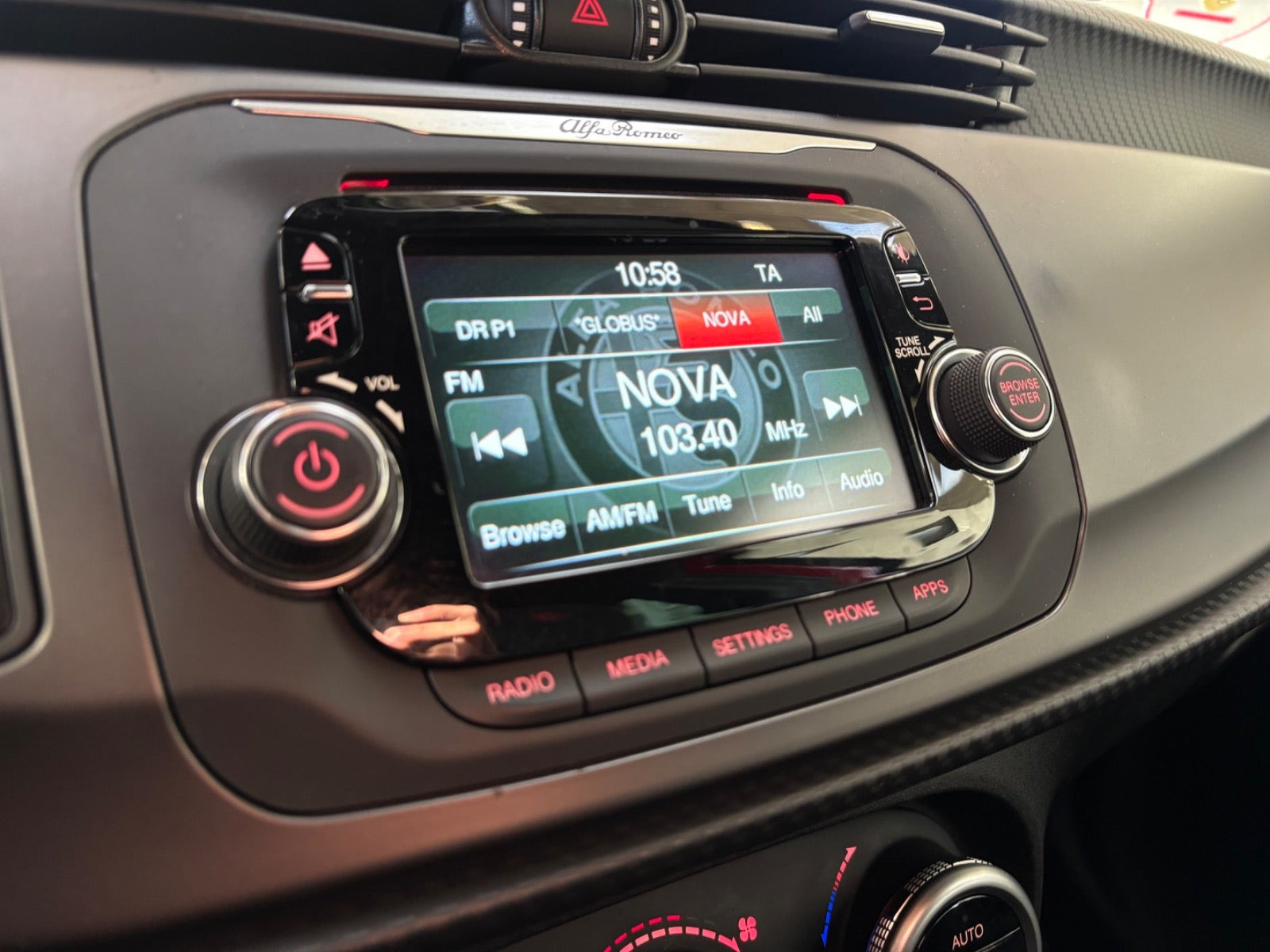 Grå Alfa Romeo Giulietta fra 2017