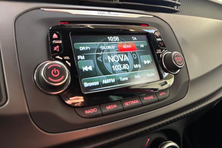 Grå Alfa Romeo Giulietta fra 2017