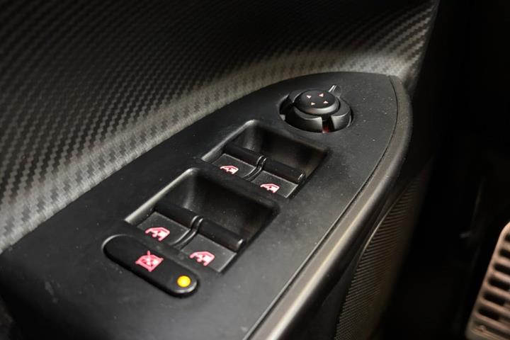 Grå Alfa Romeo Giulietta fra 2017