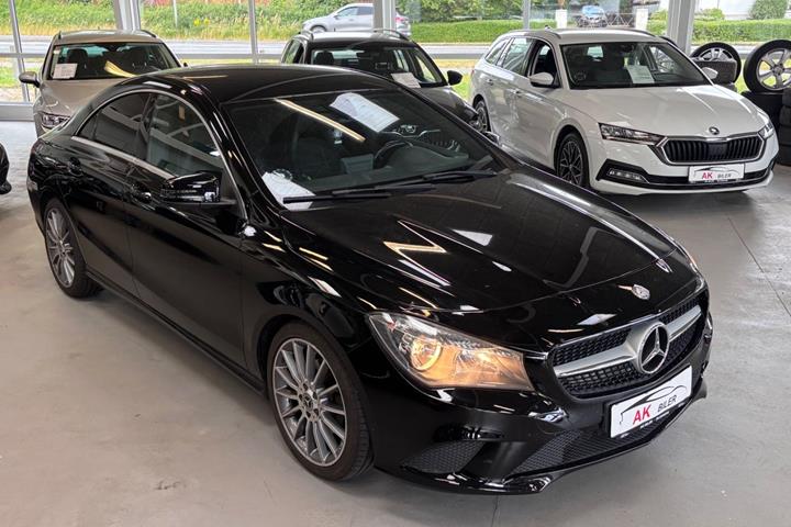 Sort Mercedes CLA220 fra 2015