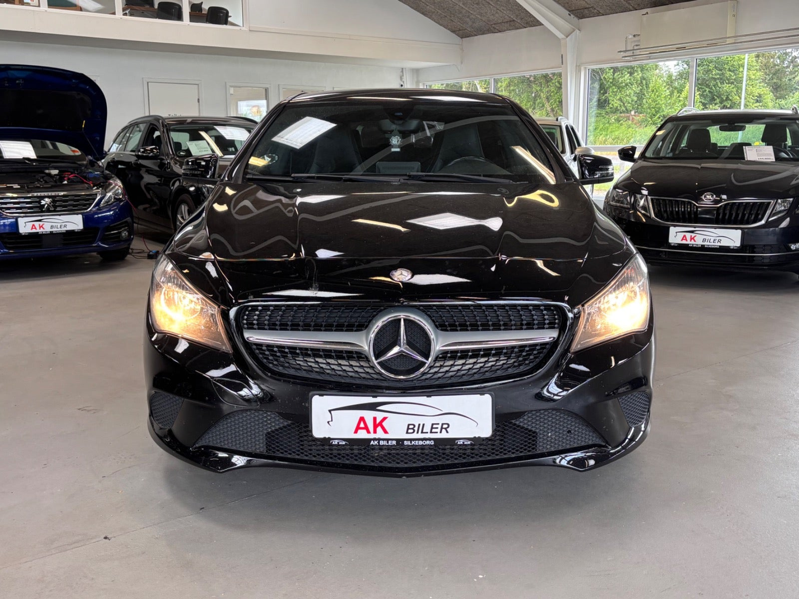 Sort Mercedes CLA220 fra 2015