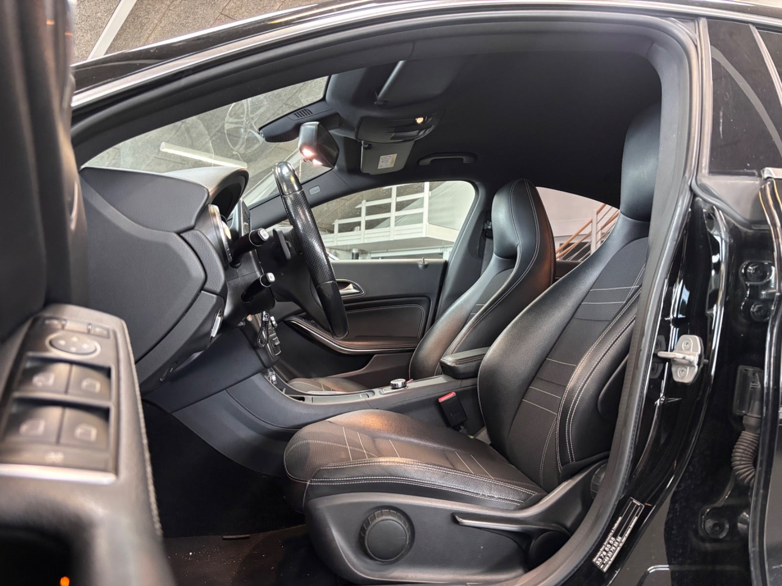 Sort Mercedes CLA220 fra 2015
