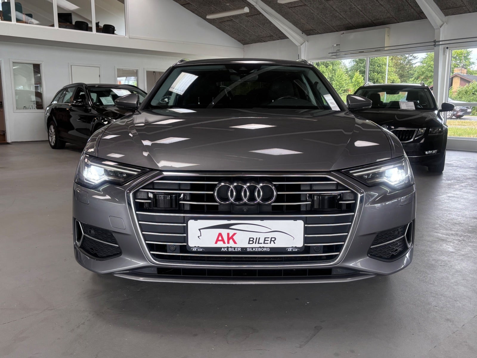Grå Audi A6 fra 2020
