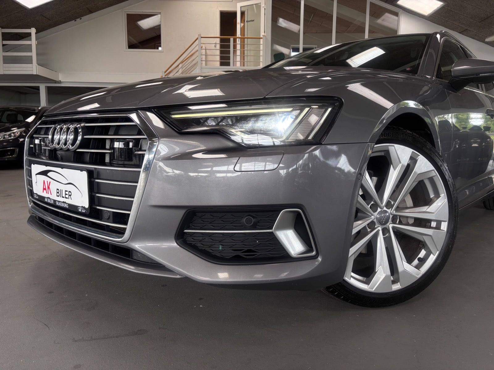 Grå Audi A6 fra 2020