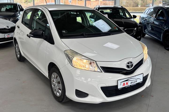 Hvid Toyota Yaris fra 2012