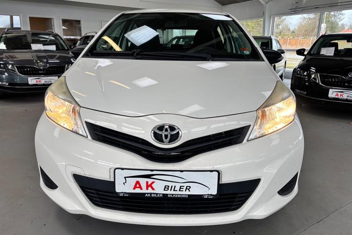 Hvid Toyota Yaris fra 2012