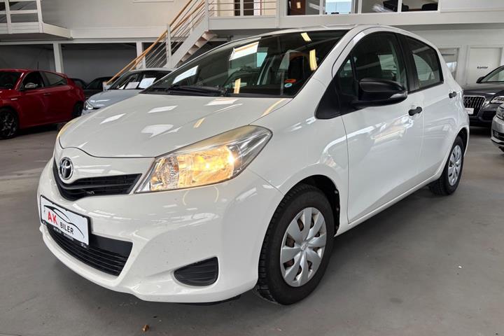 Hvid Toyota Yaris fra 2012