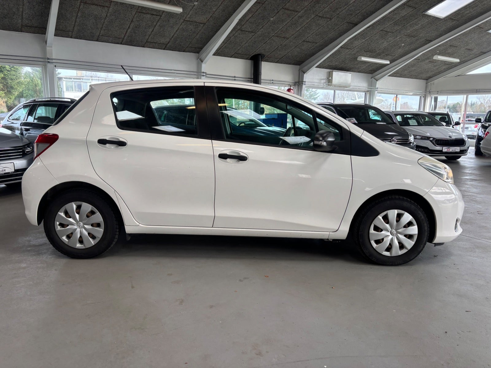 Hvid Toyota Yaris fra 2012