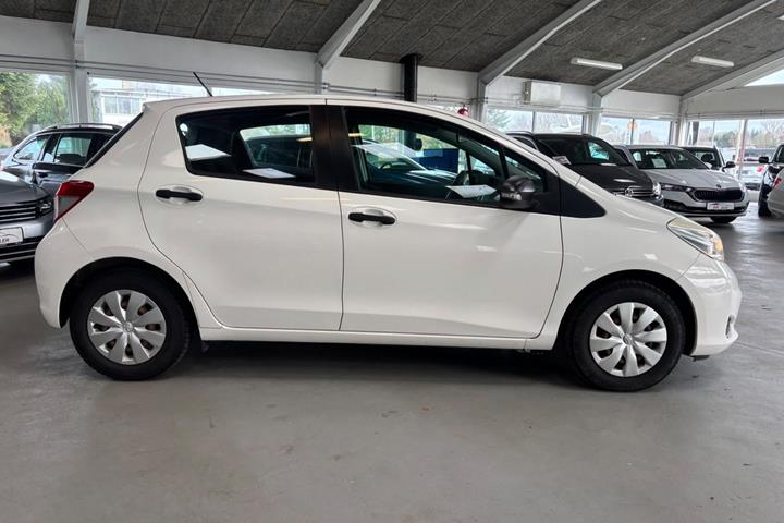 Hvid Toyota Yaris fra 2012