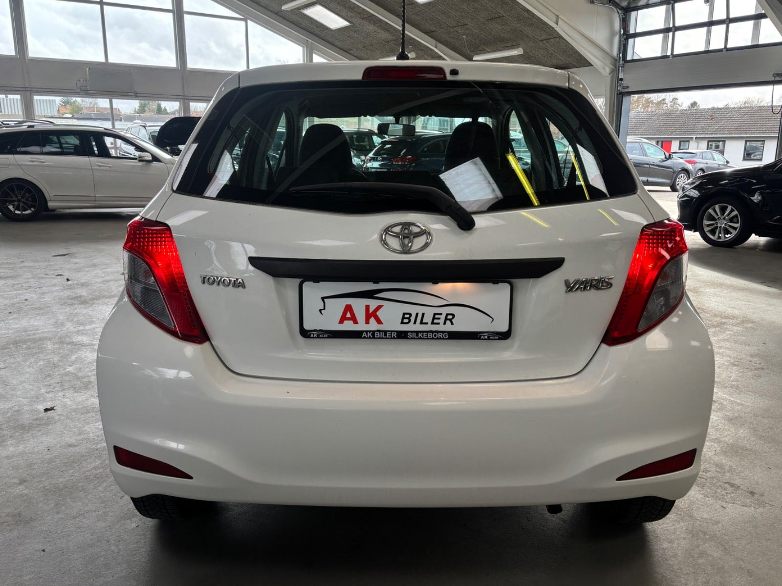 Hvid Toyota Yaris fra 2012