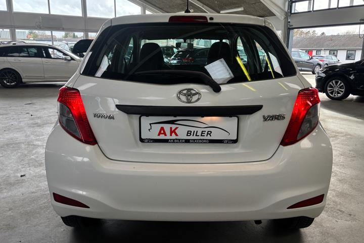 Hvid Toyota Yaris fra 2012