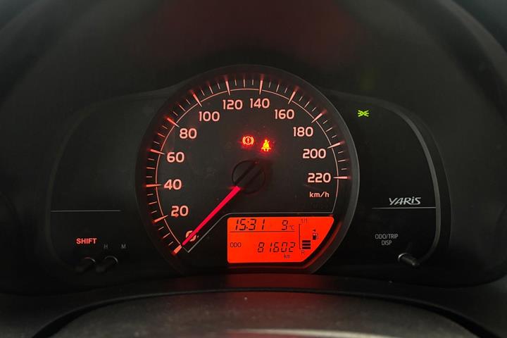 Hvid Toyota Yaris fra 2012