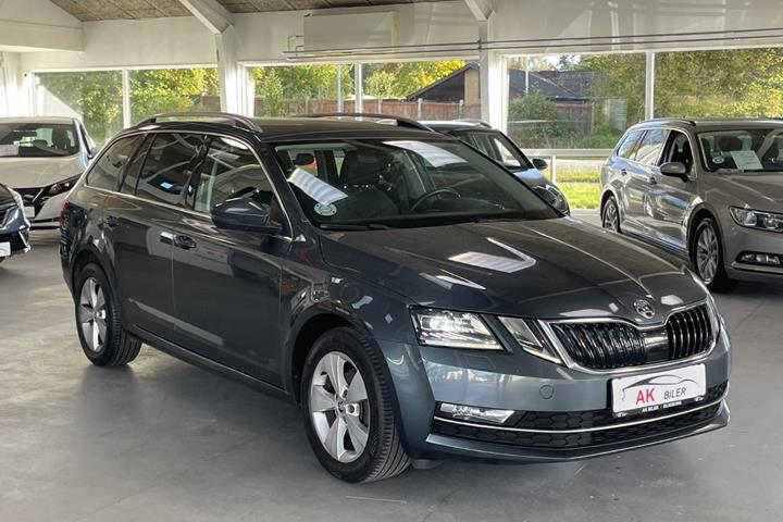 Grå Skoda Octavia fra 2018