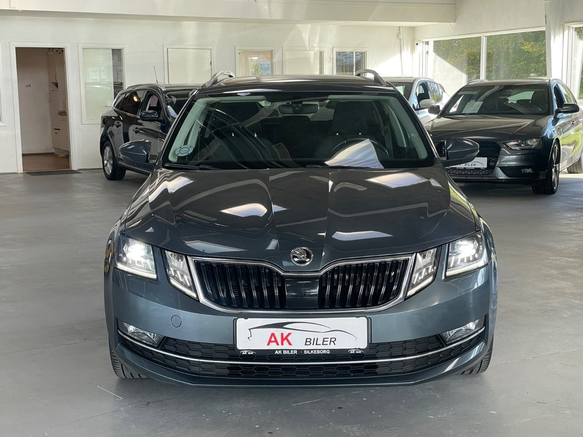 Grå Skoda Octavia fra 2018