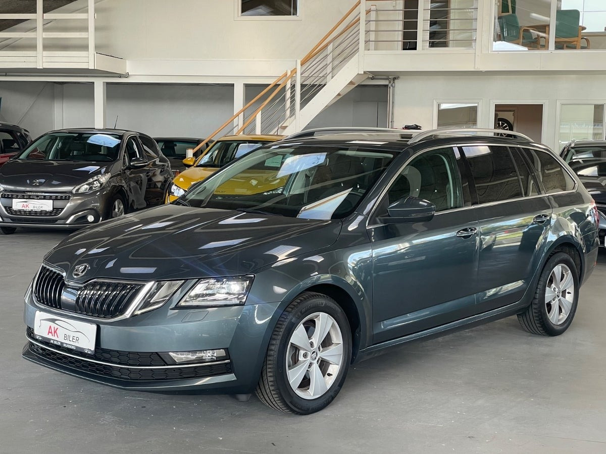 Grå Skoda Octavia fra 2018